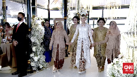 Erina Gudono Melangkah Anggun Masuki Lokasi Akad Nikah