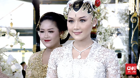 Anggunnya Erina Gudono Tampil dengan Riasan Paes Ageng Jogja