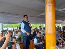 Diteriaki Warga Makassar soal Stadion, Anies Baswedan: Jakarta Sudah Jadi