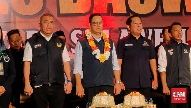 Bakal calon presiden Partai NasDem, Anies Baswedan, menanggapi massa yang menolaknya datang berkunjung ke kota dan kabupaten Bandung pada akhir pekan lalu.