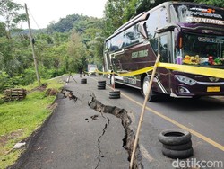 Jalan Penghubung Ciamis-Cirebon Ambles, Arus Lalin Terganggu