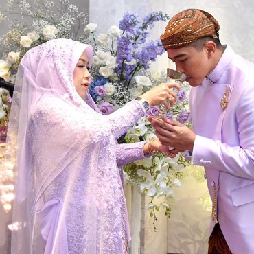 Ibunda Erina Beri Kaesang Air Zamzam Saat Upacara Malam Midodareni