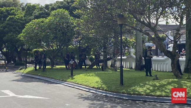 Jelang akad, lokasi pernikahan Kaesang Pangarep dan Erina Gudono dijaga ketan TNI Polri pada Sabtu (10/12) pagi.