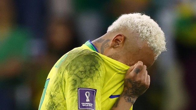 Neymar telah berusaha membuat acara tersebut serahasia mungkin untuk menghindari kemungkinan skandal dan bocoran media, tapi tetap saja gagal.