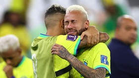 FOTO: Neymar Mewek Brasil Tersingkir dari Piala Dunia 2022