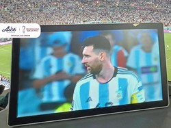 Lionel Messi Tersenyum Lebar Lagi