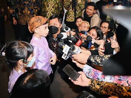 7 Potret Cucu-cucu Jokowi di Midodareni Kaesang-Erina, Jan Ethes Diwawancara Wartawan