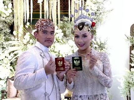 11 Potret Akad Nikah Kaesang-Erina, Serba Putih Berbalut Tradisi Jawa