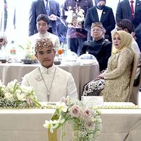 11 Potret Akad Nikah Kaesang-Erina, Serba Putih Berbalut Tradisi Jawa ...