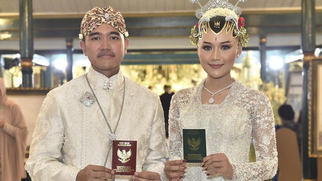 Prosesi pernikahan Kaesang dan Erina hari ini (11 Desember) berlanjut di Solo dengan agenda tasyakuran dan pesta rakyat.