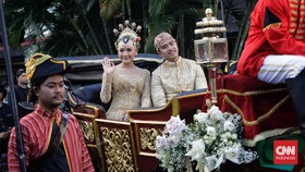 FOTO: Kaesang dan Erina Diarak Kereta Kencana Usai Resmi Nikah