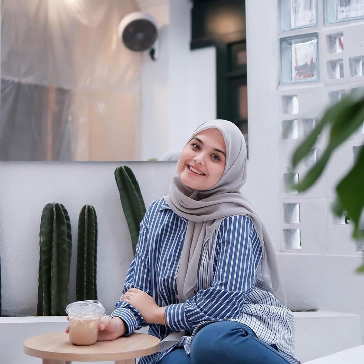 <p>Aktris yang menikah pada 2020 dengan Razi Bawazier ini sebelumnya telah dikaruniai seorang putra bernama Ali Razi Bawazier yang lahir pada 6 Januari 2021. Kini, selebriti muda ini dikabarkan tengah hamil anak kedua, tapi pesonanya masih seperti anak ABG lho, Bunda.(Foto :Instagram:@vebbypalwinta )</p>