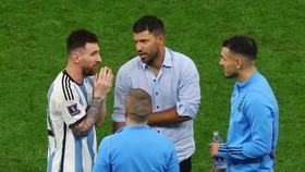 img-title Belanda vs Argentina Panas, Aguero Turun Tangan Bela Messi