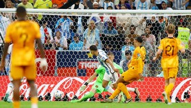 Babak I: Argentina Unggul 1-0 atas Belanda