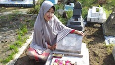 CERITA IBUNDA ERINA SAAT DITINGGAL SANG SUAMI