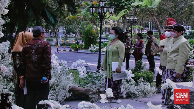 Para menteri Jokowi dan Ketua MPR mulai tiba di Pendopo Agung Royal Ambarrukmo, lokasi pernikahan Kaesang dan Erina. 