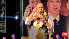 Anies Safari ke Makassar, Ganjar Kirab dengan Para Raja di Borobudur