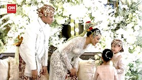 VIDEO: Momen Jan Etes Dan Sedah Mirah Nasution Antar Cincin Ke Kaesang