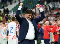 Soccer Football - FIFA World Cup Qatar 2022 - Quarter Final - Croatia v Brazil - Education City Stadium, Doha, Qatar - December 9, 2022 Croatia coach Zlatko Dalic celebrates after the penalty shootout as Croatia progress to the semi finals REUTERS/An