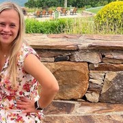 Sosok Inspiratif Abigail Adams, Penyandang Down Syndrome yang Memberdayakan Orang Lain Melalui Riasan