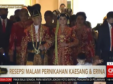 img-title Tasyakuran Malam, Kaesang Tampil Gagah Pakai Tutup Kepala Sultan Mataram