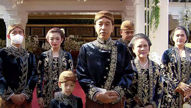 Pasangan pengantin Kaesang Pangarep dan Erina Sofia Gudono menggelar ngunduh mantu di Loji Gandrung, Solo, Minggu (11/12).