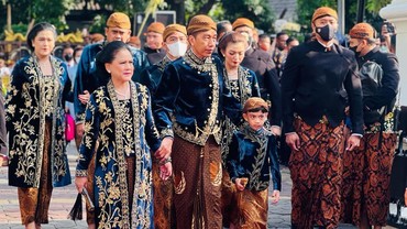 img-title 5 Potret Presiden Jokowi & Iriana Ditemani Jan Ethes Saat Hajatan Nikah Kaesang-Erina