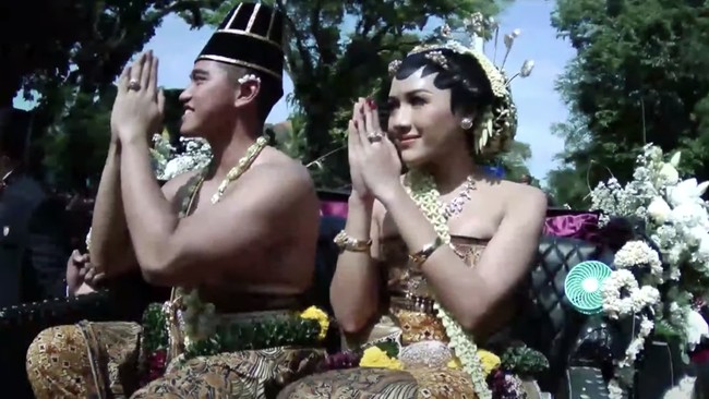 Para warga Solo turut mendoakan pernikahan Kaesang dan Erina selalu diberikan berkah dan segera diberikan keturunan.