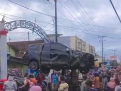 Mobil Tertabrak Kereta Api di Deli Serdang, 3 Orang Luka
