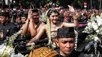 MOMEN KIRAB KAESANG DAN ERINA
