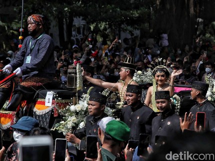 5 Momen Kirab Kesang-Erina Pakai Kereta Kencana, seperti Royal Wedding