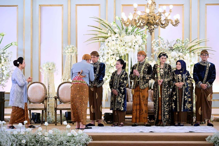 Deretan pejabat, menteri menghadiri resepsi pernikahan. Tak cuma itu, deretan selebritas ternama pun turut hadir memenuhi undangan dari Kaesang./Foto: Muchlis Jr/Biro Pers Sekretariat Presiden