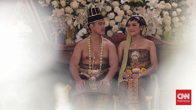 Indro Warkop memberikan pesan kepada Kaesang Pangarep dan Erina Gudono usai memberikan ucapan selamat kepada pengantin baru tersebut.