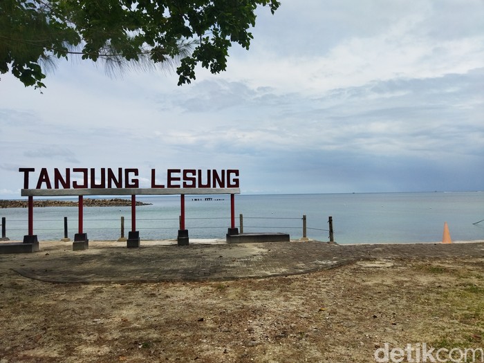 Pantai Tanjung Lesung