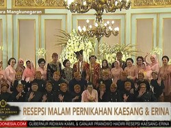 Para Menteri Jokowi Foto Bareng Kaesang-Erina di Tasyakuran Malam