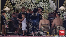 FOTO: Polah Lucu Cucu Jokowi di Rangkaian Pernikahan Kaesang-Erina