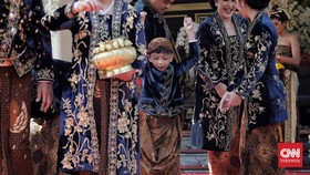 FOTO: Lucunya Jan Ethes Pakai Beskap & Blangkon di Pernikahan Kaesang