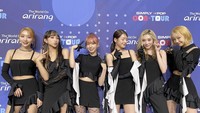 <p>Dalam kesempatan lainnya, Dita dan member SECRET NUMBER lainnya terlihat mengenakan pakaian dengan tema hitam dan putih. Gaya keenamnya semakin terlihat elegan. (Foto: Instagram: @secretnumber.official)</p>