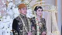<p>Erina terlihat ayu ya, Bunda. (Foto: Tim Media Kaesang Erina)</p>