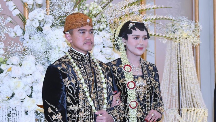 Potret Erina Gudono Pakai Paes Yogya dan Solo