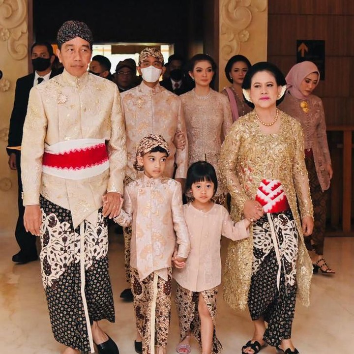 <p>Jan Ethes merupakan anak dari Gibran Rakabuming Raka dan Selvi Ananda. Lahir di tahun 2016, kini Jan Ethes sudah berusia 6 tahun, lho. (Foto: Tim Media Kaesang Erina)</p>