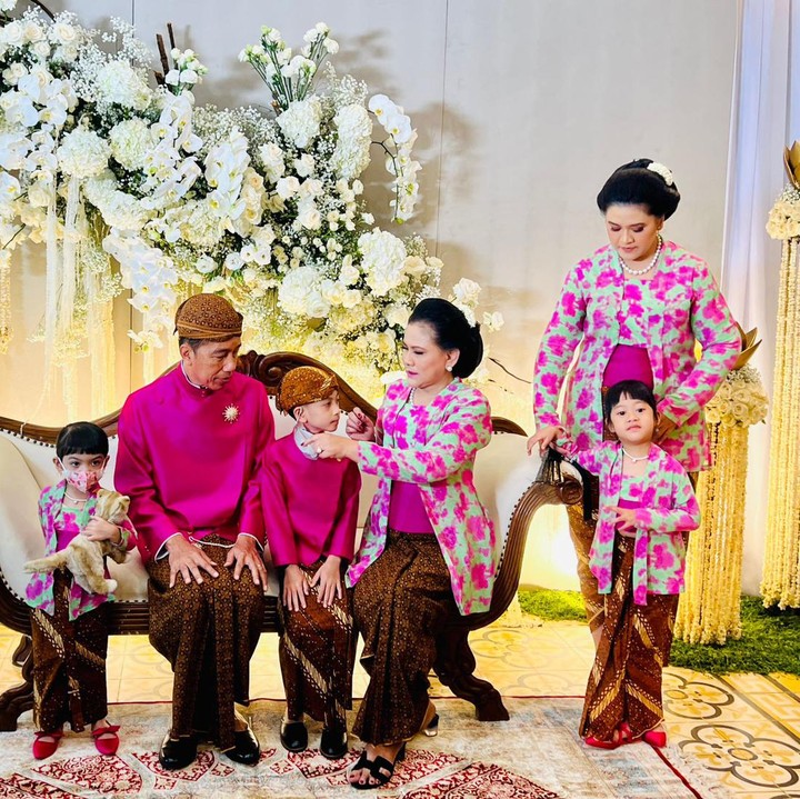 <p>Selain kedua pengantin, ada sosok lain yang menarik perhatian di pernikahan Kaesang dan Erina, Bunda. Ia adalah cucu pertama Presiden Joko Widodo, Jan Ethes. (Foto: Tim Media Kaesang Erina)</p>