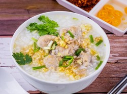 3 Resep Bubur Ayam ala Restoran yang Lembut Gurih Buat Sarapan
