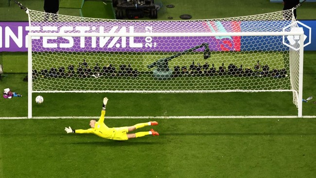Prancis unggul 1-0 atas Inggris pada laga babak pertama perempat final Piala Dunia 2022 di Stadion Al Bayt, Al Khor, Minggu (11/12).