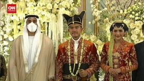 img-title VIDEO: Putra MBZ Hadiri Tasyakuran Kaesang dan Erina