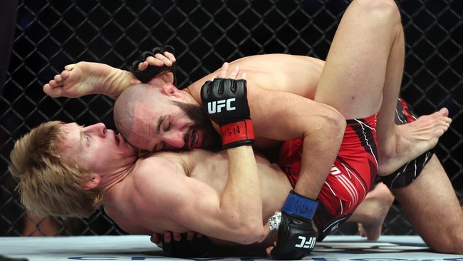 Paddy Pimblett mempertahankan rekor kemenangan di UFC setelah menang angka mutlak atas Jared Gordon pada duel kelas ringan di UFC 282.