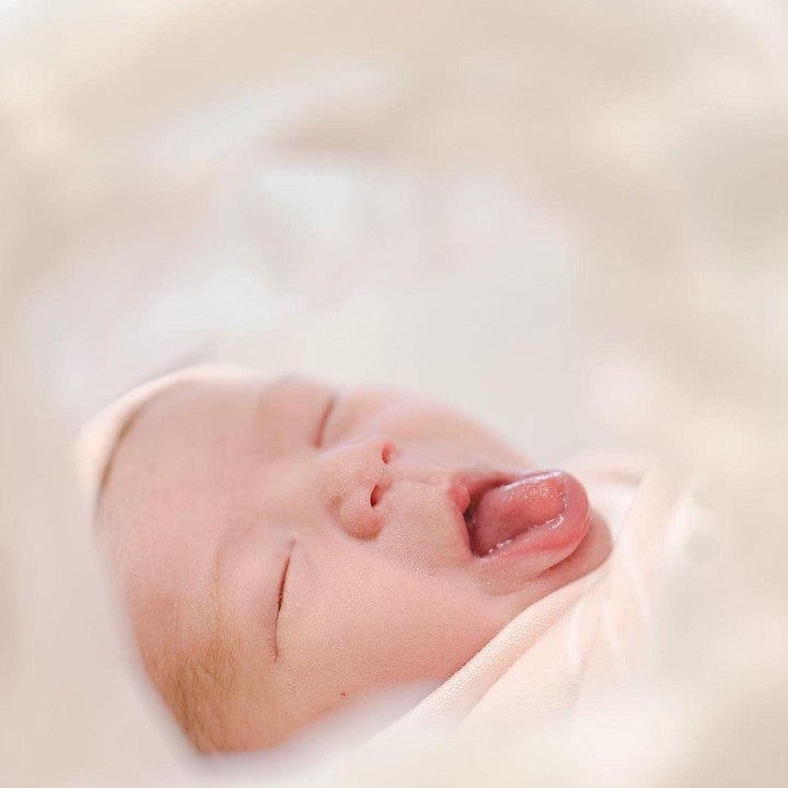 <p>Enggak sampai di sana, Adipati juga menuliskan harapan lain. Katanya, ia dan istri berharap bisa menjadi orang tua yang diharapkan sang putri di dalam hidupnya.<br />"<em>And hopefully we can be the parents that nae wants in her life</em> (semoga kita bisa menjadi orang tua yang Nae harapkan di kehidupannya)," katanya. (Foto: Instagram @adipati)<br /><br /><br /></p>