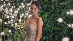 7 Potret Anya Geraldine Dinilai Salah Kostum Saat Hadiri Pernikahan Chelsea