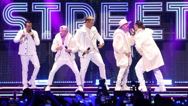 Berikut beberapa penampakan konser canggih Backstreet Boys yang viral.