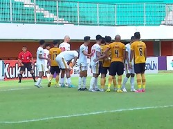 Menit ke-75 Bhayangkara FC Vs PSM, Sani Rizky 3 Kali Nyaris Bobol Juku Eja